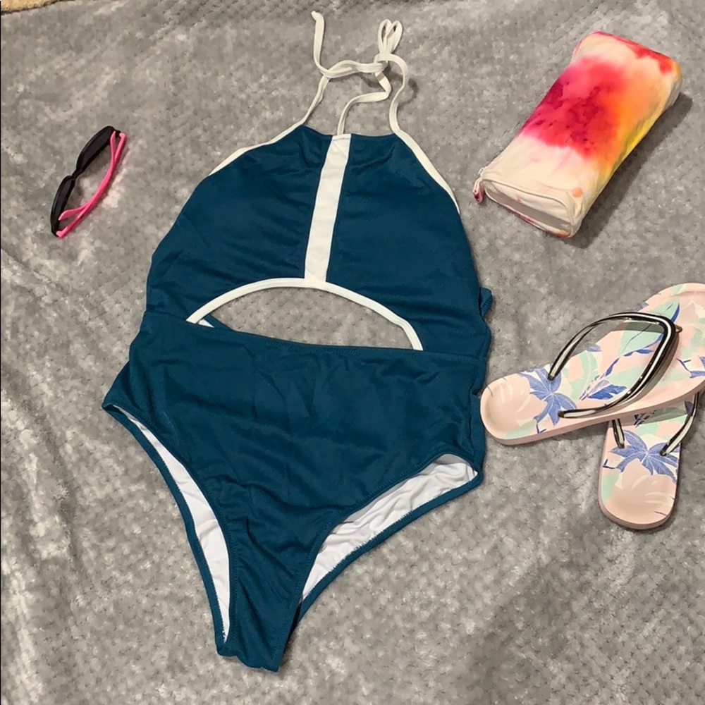 New. Cupshe one-piece with cut out.